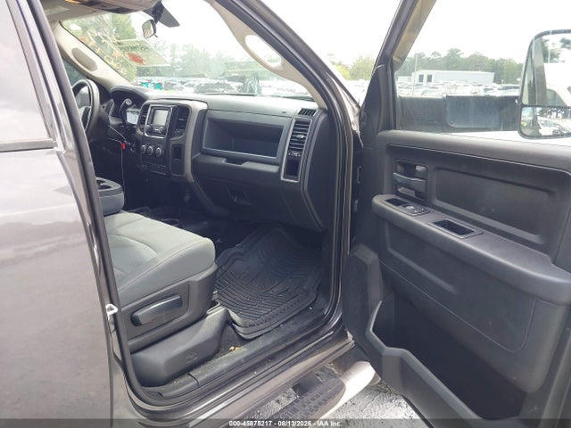 45875217 :رقم المزاد ، 3C63RRGL1JG220775 vin ، 2018 Ram 3500 Tradesman  4x4 8' Box مزاد بيع
