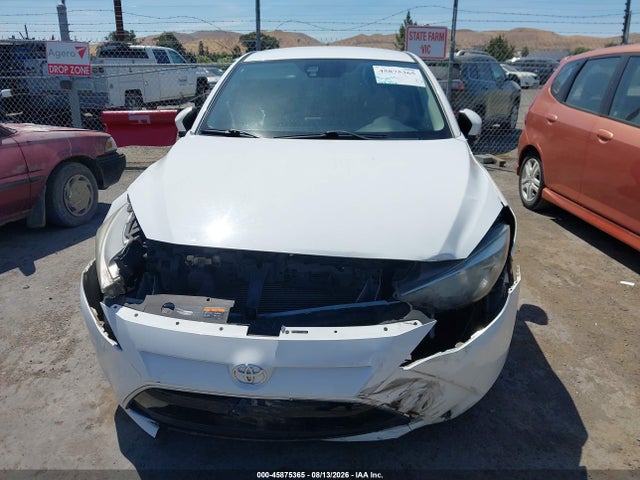 3MYDLBYV7JY329016 Toyota YARIS IA