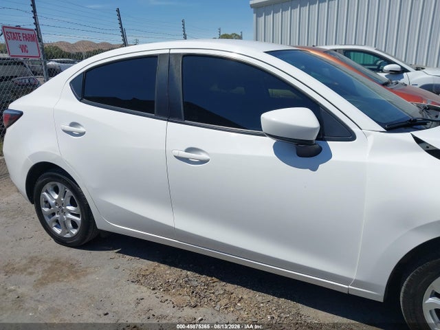 3MYDLBYV7JY329016 Toyota YARIS IA