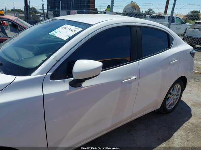 3MYDLBYV7JY329016 Toyota YARIS IA