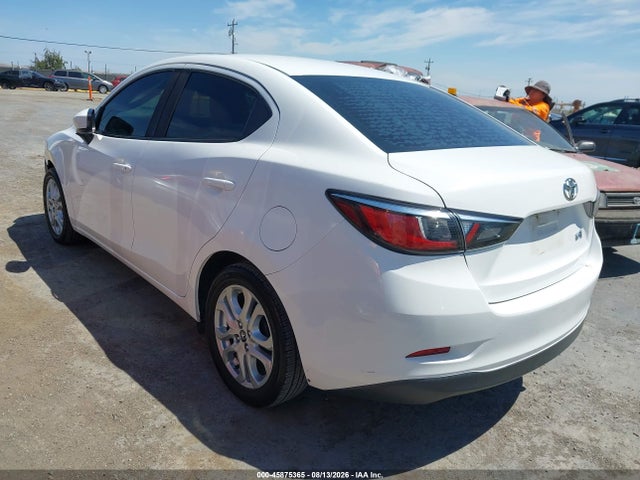 3MYDLBYV7JY329016 Toyota YARIS IA