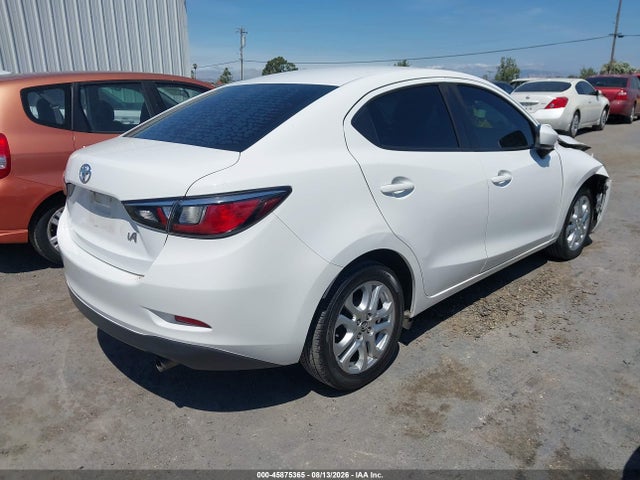 3MYDLBYV7JY329016 Toyota YARIS IA