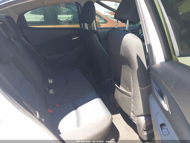 3MYDLBYV7JY329016 Toyota YARIS IA