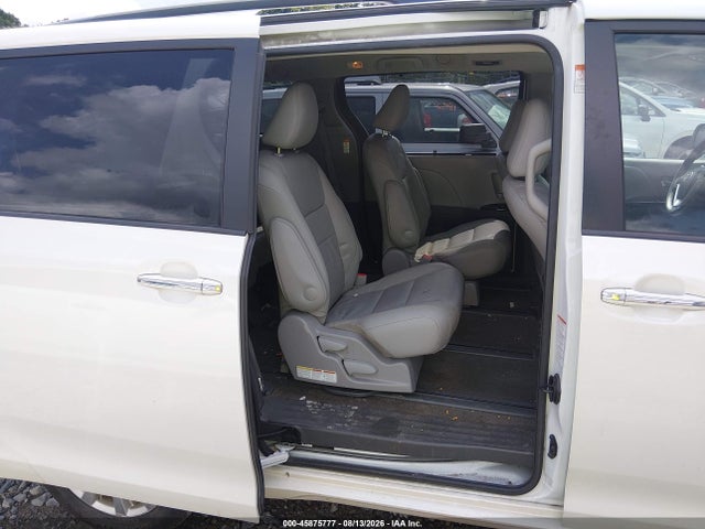 45875777 :رقم المزاد ، 5TDDZ3DC3HS156104 vin ، 2017 Toyota Sienna Xle 7 Passenger مزاد بيع
