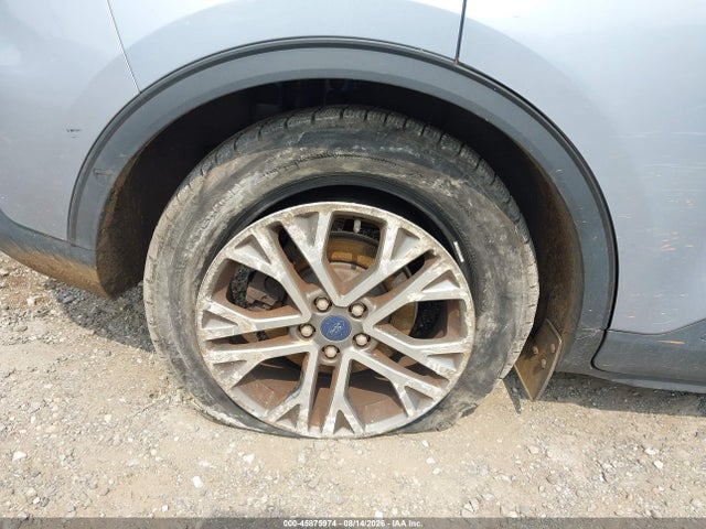1FMCU9H98NUB18687 Ford ESCAPE SEL