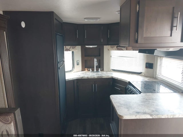 2016 Forest River Cherokee M-274vfk მანქანა იყიდება აუქციონზე, vin: 4X4TCKD22GX121331, აუქციონის ნომერი: 45876003