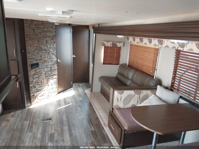 2016 Forest River Cherokee M-274vfk მანქანა იყიდება აუქციონზე, vin: 4X4TCKD22GX121331, აუქციონის ნომერი: 45876003