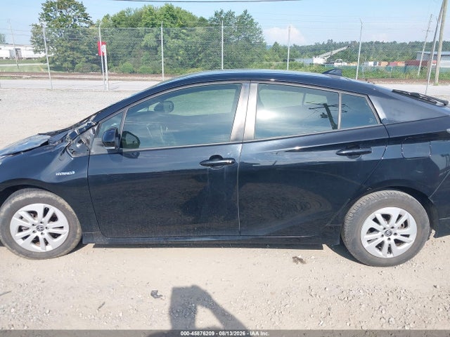 Toyota Prius Two 2017 JTDKBRFU6H3032625 Image 14
