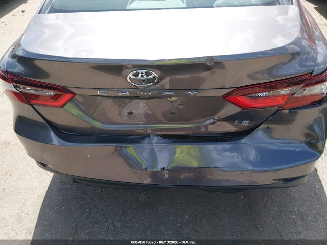 45876673 :رقم المزاد ، 4T1C11AK8NU640002 vin ، 2022 Toyota Camry Le مزاد بيع