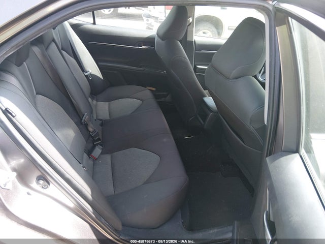 45876673 :رقم المزاد ، 4T1C11AK8NU640002 vin ، 2022 Toyota Camry Le مزاد بيع