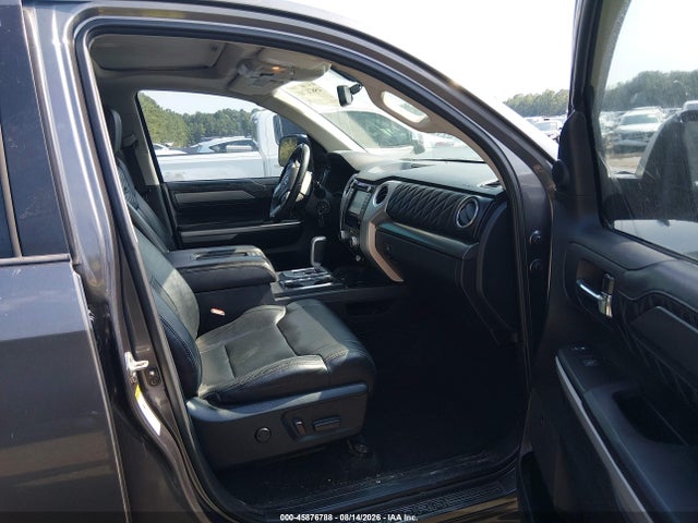Продажа на аукционе авто 2017 Toyota Tundra Platinum 5.7l V8, vin: 5TFGW5F18HX224873, номер лота: 45876788