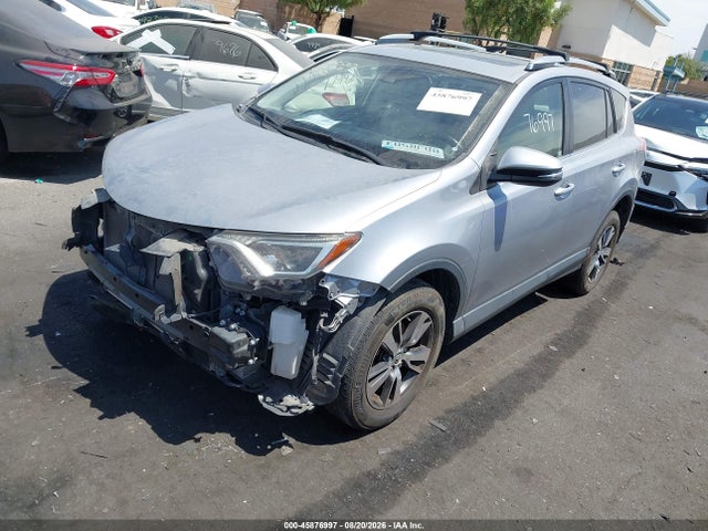 Toyota Rav4 Xle 2018 JTMWFREV8JD120642 Image 2