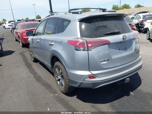 Toyota Rav4 Xle 2018 JTMWFREV8JD120642 Image 3