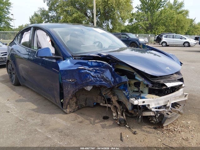2024 Tesla Model Y Performance Dual Motor All-wheel Drive მანქანა იყიდება აუქციონზე, vin: 7SAYGDEF5RF047349, აუქციონის ნომერი: 45877007