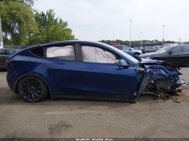 2024 Tesla Model Y Performance Dual Motor All-wheel Drive მანქანა იყიდება აუქციონზე, vin: 7SAYGDEF5RF047349, აუქციონის ნომერი: 45877007