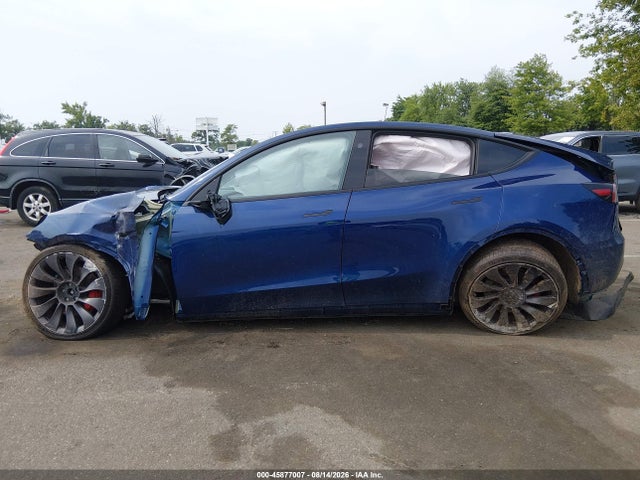 2024 Tesla Model Y Performance Dual Motor All-wheel Drive მანქანა იყიდება აუქციონზე, vin: 7SAYGDEF5RF047349, აუქციონის ნომერი: 45877007