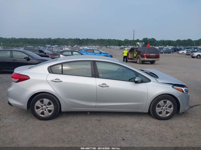 45877186 :رقم المزاد ، 3KPFK4A74HE125867 vin ، 2017 Kia Forte Lx مزاد بيع
