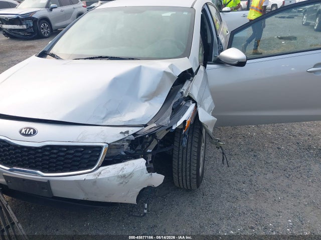 45877186 :رقم المزاد ، 3KPFK4A74HE125867 vin ، 2017 Kia Forte Lx مزاد بيع