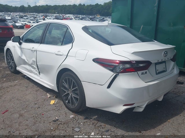 45877361 :رقم المزاد ، 4T1G11AKXMU408873 vin ، 2021 Toyota Camry Se مزاد بيع
