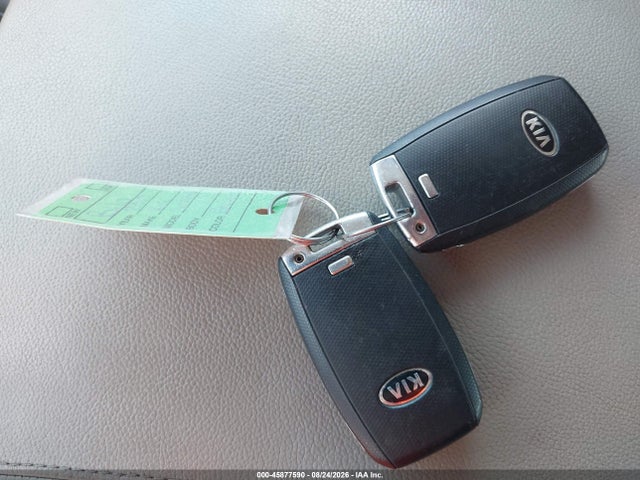 45877590 :رقم المزاد ، KNDMB5C14H6333405 vin ، 2017 Kia Sedona Lx مزاد بيع