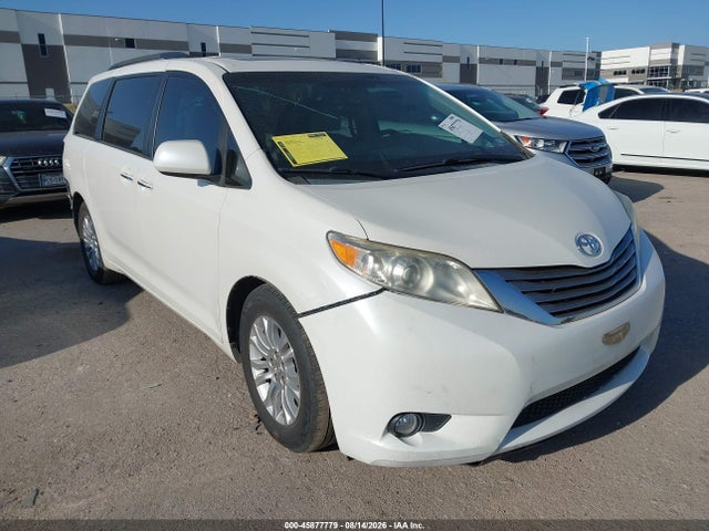 45877779 :رقم المزاد ، 5TDYK3DC9FS677718 vin ، 2015 Toyota Sienna Xle 8 Passenger مزاد بيع