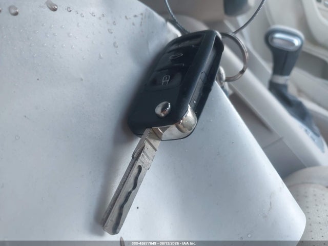 45877849 :رقم المزاد ، WVWBW7AH9BV004686 vin ، 2011 Volkswagen Eos Komfort مزاد بيع
