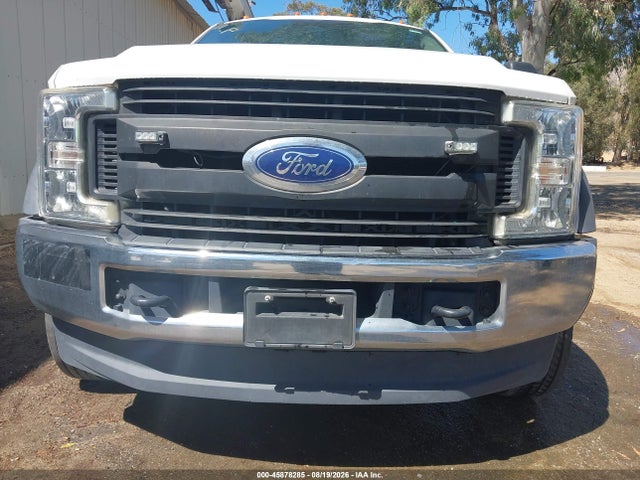 Ford F-550 Chassis Xl 2019 1FD0X5HT2KEC16389 Image 6