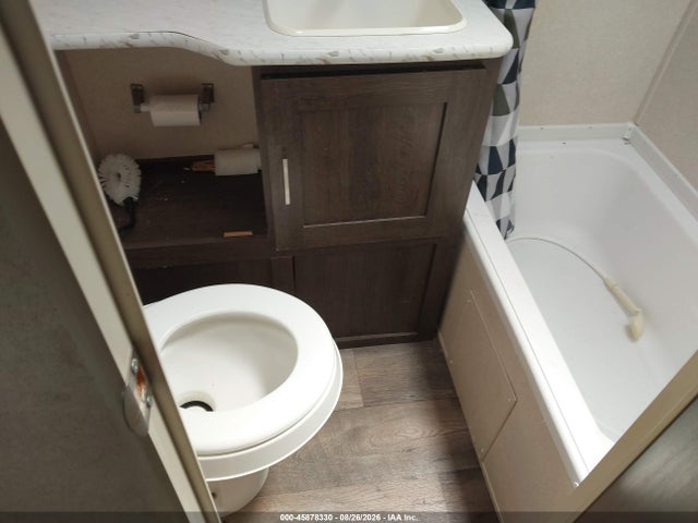 Продаж на аукціоні авто 2018 Forest River Wildwood 273qbxl, vin: 4X4TWDC26J7360490, номер лоту: 45878330