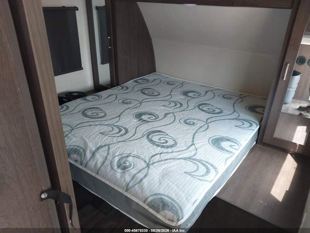 Продаж на аукціоні авто 2018 Forest River Wildwood 273qbxl, vin: 4X4TWDC26J7360490, номер лоту: 45878330