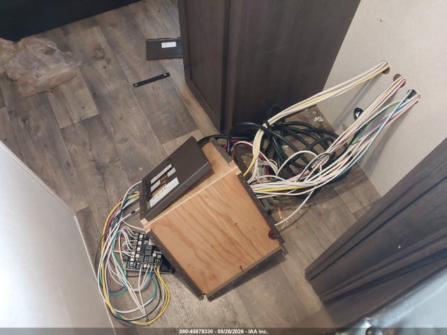 Продаж на аукціоні авто 2018 Forest River Wildwood 273qbxl, vin: 4X4TWDC26J7360490, номер лоту: 45878330