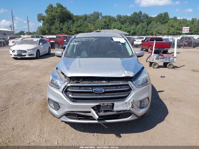 Продажа на аукционе авто 2017 Ford Escape Se, vin: 1FMCU9GD0HUE82743, номер лота: 45878594