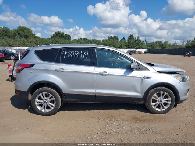Продажа на аукционе авто 2017 Ford Escape Se, vin: 1FMCU9GD0HUE82743, номер лота: 45878594
