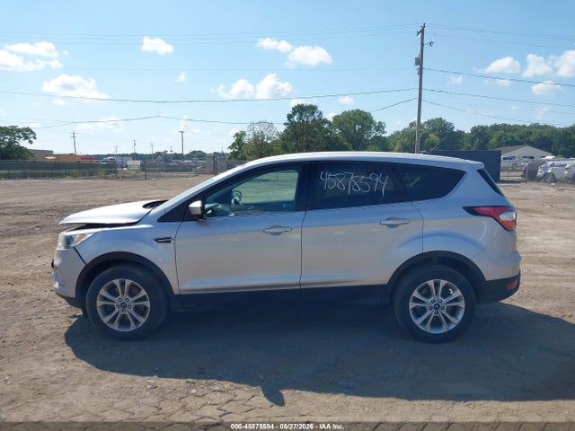 Продажа на аукционе авто 2017 Ford Escape Se, vin: 1FMCU9GD0HUE82743, номер лота: 45878594