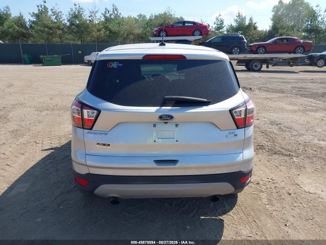 Продажа на аукционе авто 2017 Ford Escape Se, vin: 1FMCU9GD0HUE82743, номер лота: 45878594