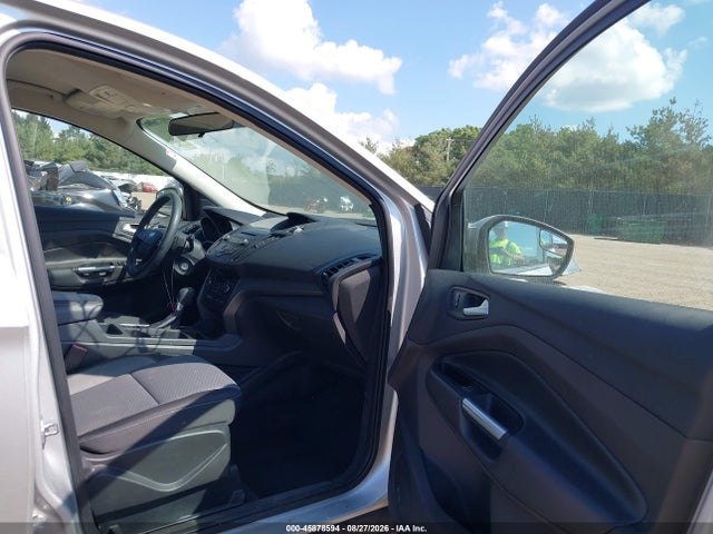 Продажа на аукционе авто 2017 Ford Escape Se, vin: 1FMCU9GD0HUE82743, номер лота: 45878594