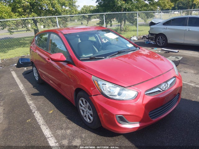 2013 Hyundai Accent Gs მანქანა იყიდება აუქციონზე, vin: KMHCT5AE5DU121533, აუქციონის ნომერი: 45878606