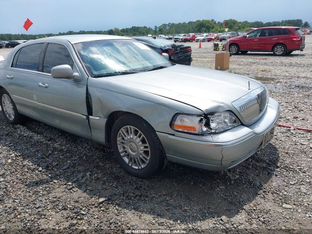 Продажа на аукционе авто 2006 Lincoln Town Car Signature, vin: 1LNHM81V56Y648892, номер лота: 45878652