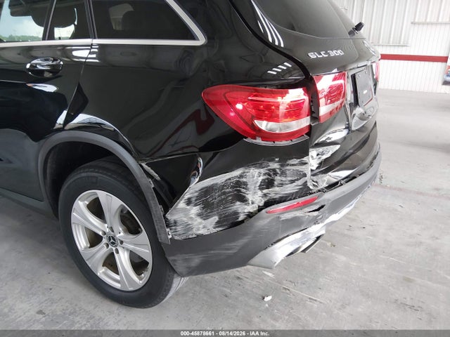 45878661 :رقم المزاد ، WDC0G4JB8JV057032 vin ، 2018 Mercedes-benz Glc 300 مزاد بيع