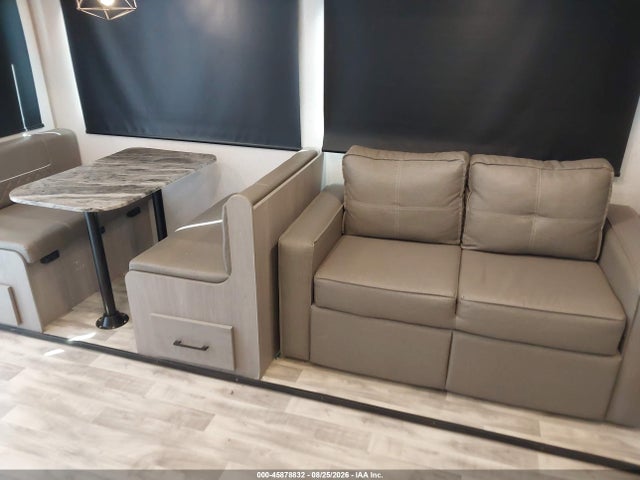 45878832 :رقم المزاد ، 4YDTKDR22NJ974192 vin ، 2022 Keystone Kodiak Ultra Lite مزاد بيع