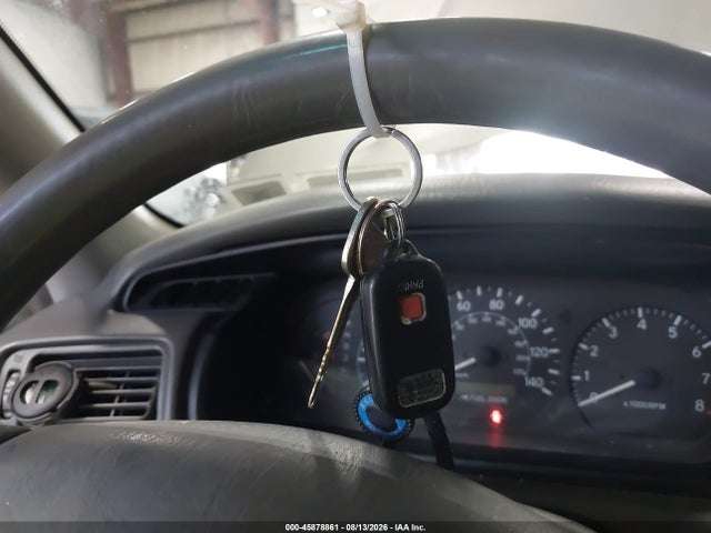 Продажа на аукционе авто 2001 Toyota Camry Le, vin: 4T1BG22K81U048351, номер лота: 45878861