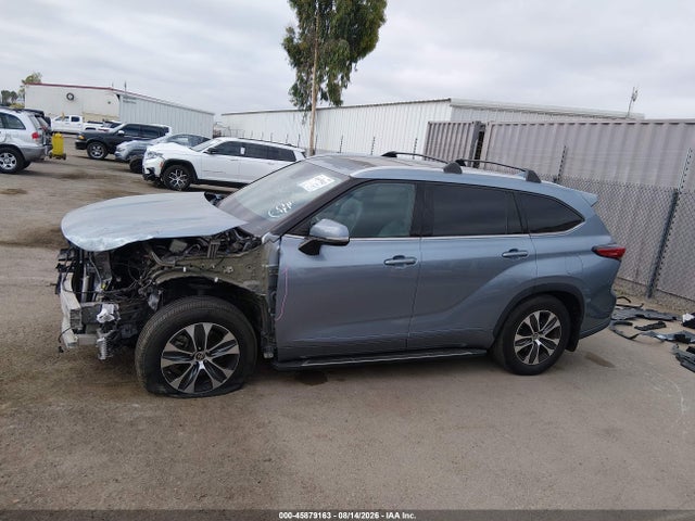 5TDHZRBH5NS214647 Toyota Highlander Xle