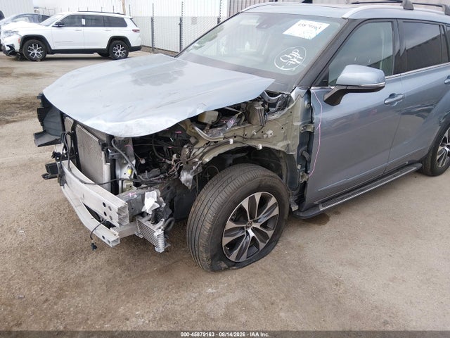 5TDHZRBH5NS214647 Toyota Highlander Xle