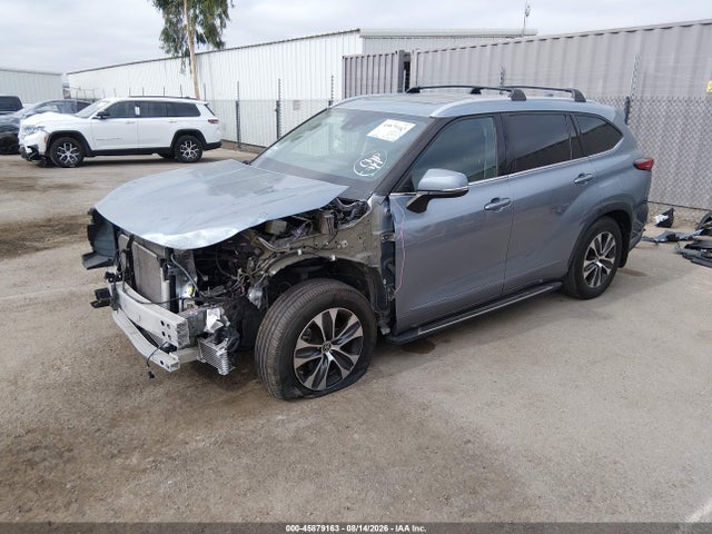5TDHZRBH5NS214647 Toyota Highlander Xle