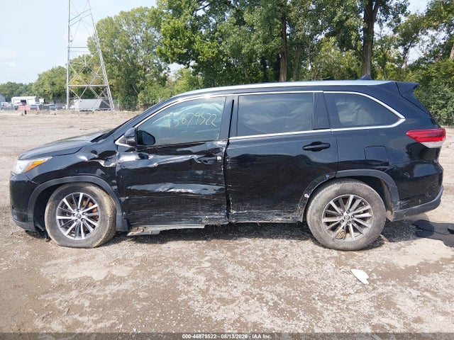 45879522 :رقم المزاد ، 5TDKZRFH4HS513261 vin ، 2017 Toyota Highlander Xle مزاد بيع