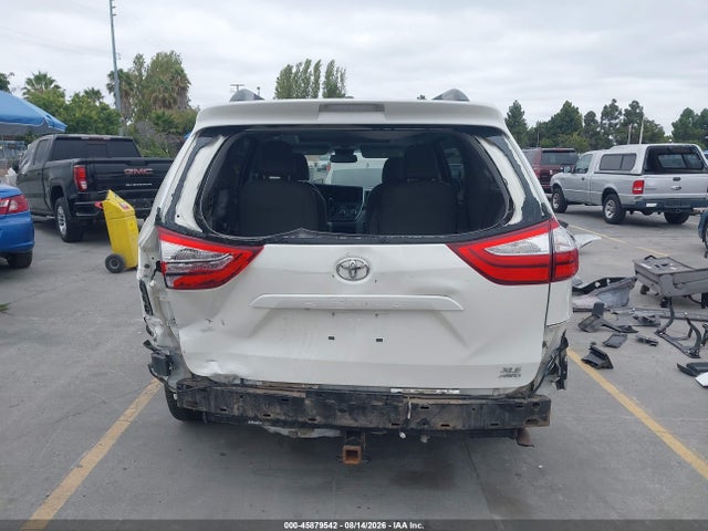 Toyota Sienna Xle 7 Passenger 2017 5TDDZ3DC2HS169961 Image 17