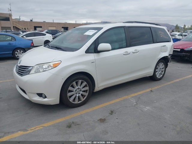 Toyota Sienna Xle 7 Passenger 2017 5TDDZ3DC2HS169961 Image 2