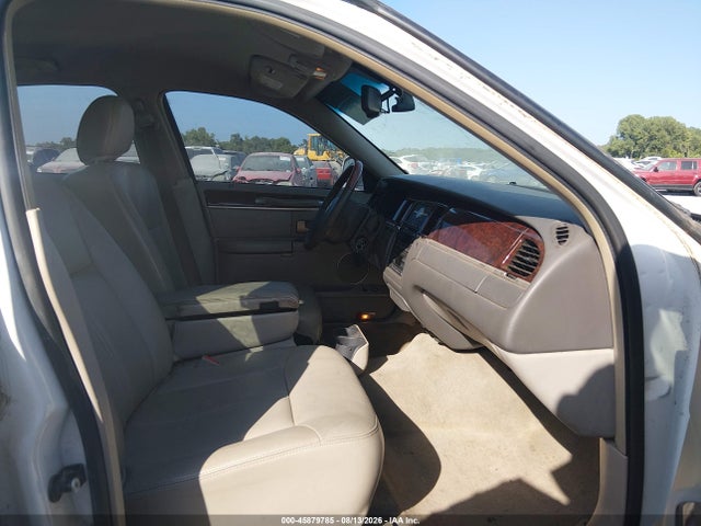 Продажа на аукционе авто 2008 Lincoln Town Car Signature Limited, vin: 2LNHM82V68X659837, номер лота: 45879785