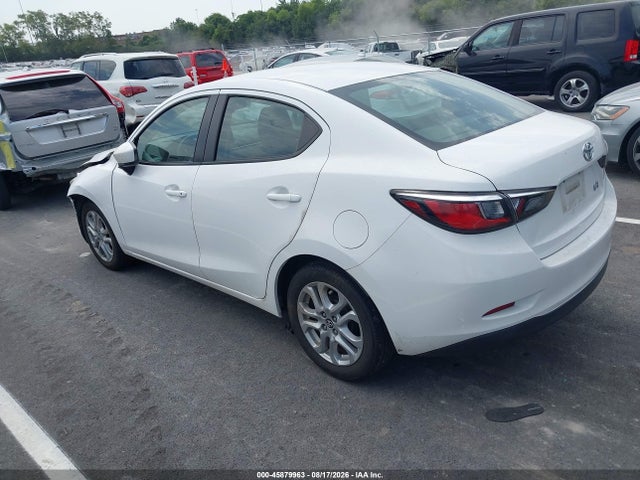 3MYDLBYV9JY319670 Toyota YARIS IA