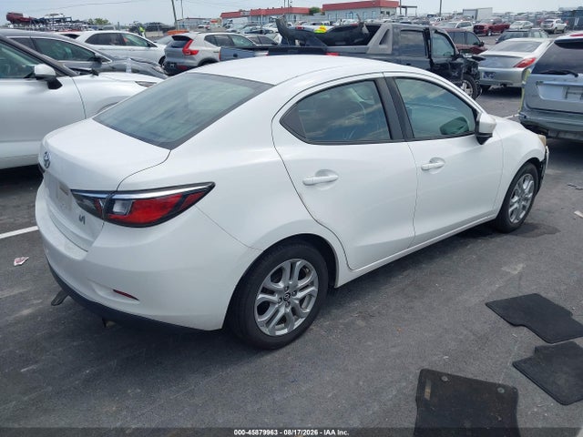 3MYDLBYV9JY319670 Toyota YARIS IA