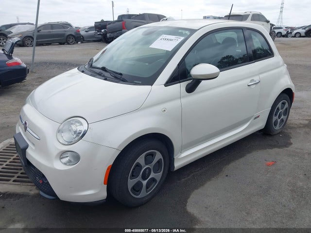 Fiat 500E BATTERY ELECTRIC 2015 3C3CFFGE7FT709699 Image 2